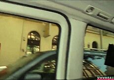 Порно мацка Cassie и блондинка приятелка съблазняват рогат аматьор за диво чукане в автобуса