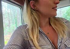 Blonde Franse babe krijgt haar kont gebeukt door vreemde in camper