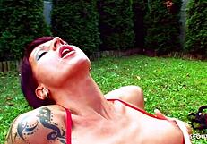 Rudowłosa Dojrzała Patricia Uwodzi Chudą Młodą 18+ Nesty na Pierwszy Lesbijski