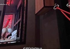 Chica culona atrapada y follada duro por un desconocido