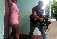 De verzamelaar had geen keuze dan te innen in natura met openbare kut spel