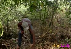 דלף - דוג'י אפריקאית מקבלת זיון קשה בסגנון דוגי בבוש עם חקלאי מקומי