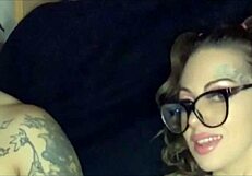 Bleubrutalrose leker skittent med stor BBC