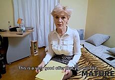 Матюър4К застрахователен агент съблазнява красавец за спонтанен горещ секс в чешка обстановка