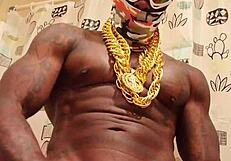 BBC-palvonta Hallelujah Johnson silittää jättimäistä monsterikyrpää!