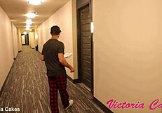 Пицца-шлюхи получают специальную доставку с экстра-кончей