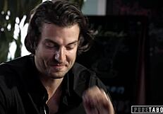 Hei, kuka on puhelimessa kun naidan Aila Donovanin?