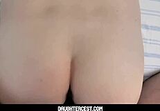 Nevlastný ocko Angel Ryder dostane na Deň otcov nezbedný darček s prekvapením. Kto by tušil, že sa mu to tak zapáči?