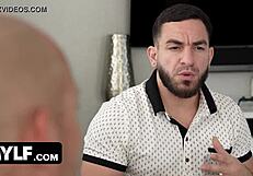 よし、見たい？嫉妬深い夫が巨乳のブロンド妻が見知らぬ男に犯されるのをテープ