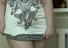 Хей, виж тази дебела MILF с огромен голям задник PAWG го разклаща