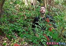 Cewek Asia kecil dapet facial dari kontol monster di aksi hardcore