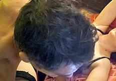 Putinha francesa sente êxtase em vestido cetim de quatro