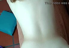 이봐, 이복동생, 내 자지를 빨아줘, 그리고 네가 좋아하는 대로 박아줄게