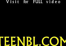 Novinha sensual molhada se esfregando com boquete guloso no pau