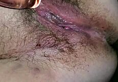 Gros cochons, chatte poilue mouillée gicle fort !