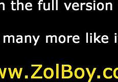 Zvrácená holka čůrá venku v divokém představení