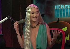 Andrea Lowell dans scène d'action explicite de célébrité