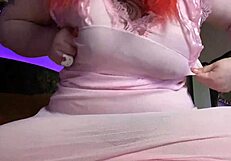 Tetitas rebotando salvajemente con uñas largas y pezones duros