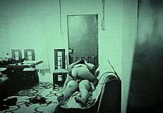 Κρυφή κάμερα πιάνει ωμό πιπίλισμα πούτσου χωρίς προφυλακτικό