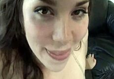 Pumppaan pyöreää ex-tyttöystävääni kovaa ja hän nielee jokaisen tipan