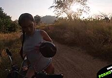 อยากร่วมเย็ดกลางแจ้งด่วนๆ ตอนนี้เหรอ?