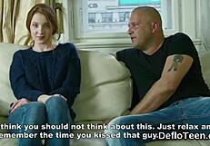 فتاة حمراء لطيفة ميلا لوكوشكينا خجولة على أريكة الاختبار!