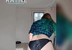 Striptease en mi viaje a Las Vegas—provocando con tetas rubias curvilíneas. ¿Puedes manejarlo?