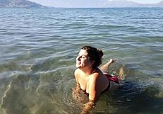 Massaggio spiaggia segreto diventa divertimento nudo selvaggio