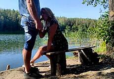 Podglądałem Słodką Laskę Masturbującą się na Dworze i Chciała Mojego Wielkiego Kutasa