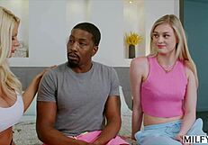 性感老师在热辣三人行中吞噬学生的BBC！