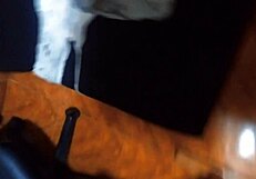 זוגת נשואים זונה דייסיירלדין מוצצת לעמית, מזדיינת בדוגיסטייל, בוכה וגומרת