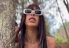 מצאתי זונה קטנה ויפה 18+ אבודה ביער!