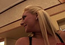 Ez a kanos anyuka durva döngetésre vágyik, és nem tud betelni