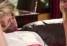 MILF Julia Ann și fiică vitregă Abby Cross în futut sălbatic trio