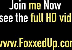 Kayla Paige 和 Jenna Foxx 的火辣三人行激情戏