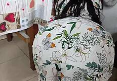 Ama de casa madrastra cocinando, me cuelo para un polvo duro