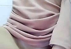 Тайтуентибейб се подготвя за интензивно чукане с разтягане на тесната путка в душа. Моята азиатска курва жадува за дива акция всеки път.