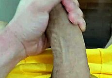 Dekho Yeh Cute Brazilian Twink Akela Mastram Kar Raha Hai!