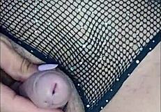 Ts Angelique custom-videossa masturboi orgasmiin kumin purskahduksella alusvaatteissa, latinalainen ristiinpukeutuminen lisää maustetta