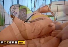 كيران يدهن زبه ويدخله عميق في طيز كوري تشيس الضيق - برازرز