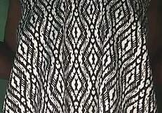 Naga twerking na plaži z velikimi ritmi in majhnimi cicami