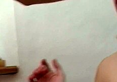 Incasseert Huur In Natura Terwijl Haar Man Filmt En Zich Aftrekt