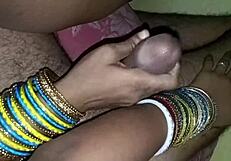 의붓오빠가 밤에 침대 공유하며 여동생 보지 드릴링 야동