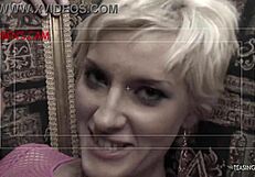 Blondinka Katie potrebuje več kot en kurac v svoji skupinski seansi