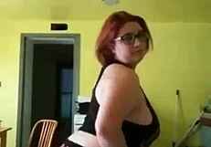 قذف على صدر كبير ومؤخرة في نيك خشن قاسي