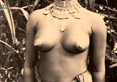 ヴィンテージ女性たちが暗いランタンでエロい秘密を告白