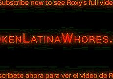 สาวลาติน่าผอมบาง Roxy เจอสองรูกระแทกหนักและอมลึกสุดคอ