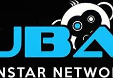 آسا أكيرا تمص كسها بهدوء بألعابها الوردية في السرير