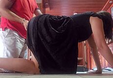 Am futut-o tare pe sora vitregă pe podeaua din sufragerie, naiba, am terminat repede!