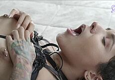 Milionerka nimfomanka analnie zerżnięta przez robota z gigantycznym dildo Ozenanis cz.4